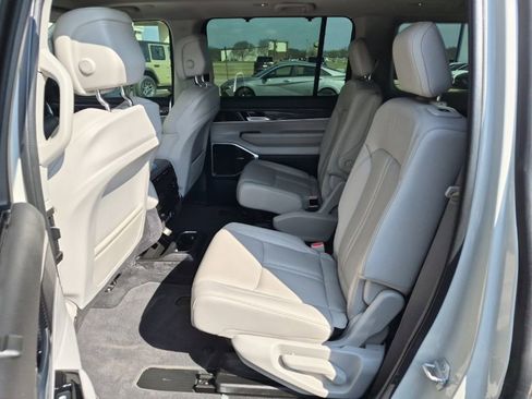 Used 2022 Jeep Wagoneer Series III w/ Premium Group I image 11