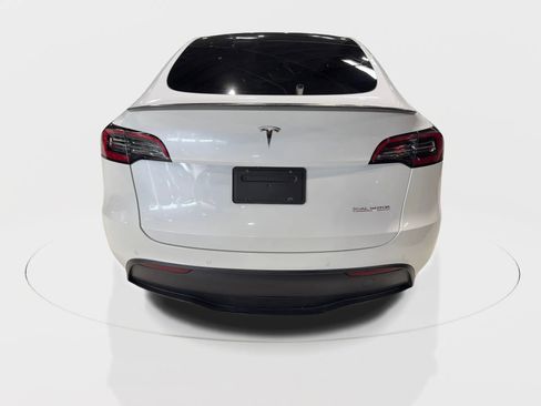 Used 2021 Tesla Model Y Performance image 9