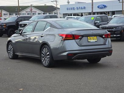 Used 2024 Nissan Altima 2.5 SV