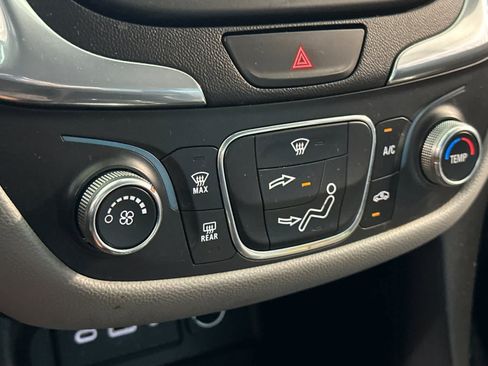 Used 2020 Chevrolet Equinox LS AWD/4WD image 21