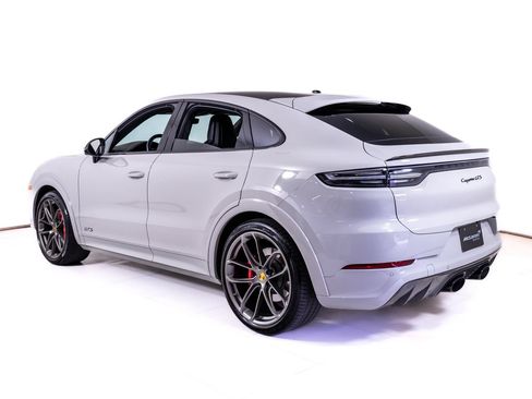 Used 2023 Porsche Cayenne GTS AWD/4WD image 3