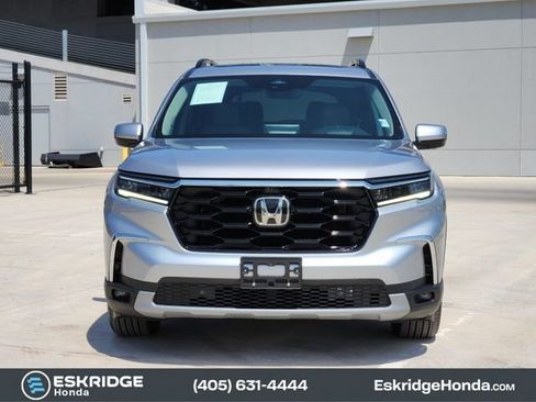 Used 2025 Honda Pilot Elite image 2