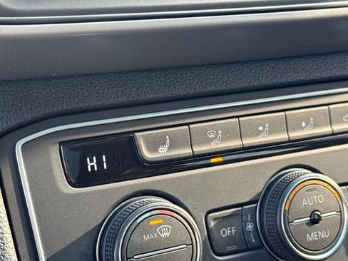 Used 2020 Volkswagen Atlas Cross Sport SE image 21