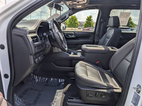 Used 2022 Chevrolet Suburban RST w/ Sport Performance Package AWD/4WD image 13