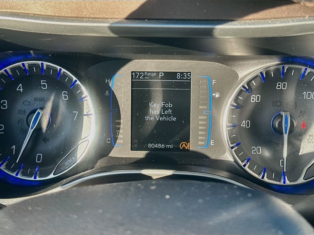 Used 2018 Chrysler Pacifica Touring-L FWD image 12