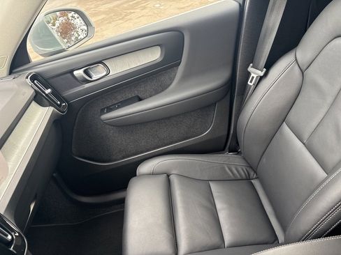 Certified 2025 Volvo XC40 B5 Plus image 32