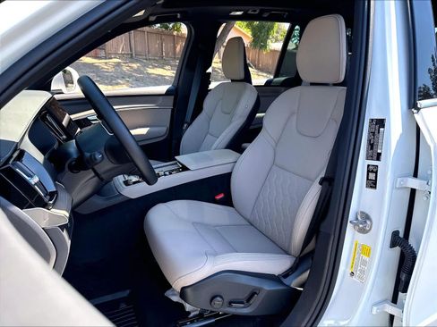 Used 2026 Volvo XC90 B6 Plus w/ Protection Package Premier AWD/4WD image 28