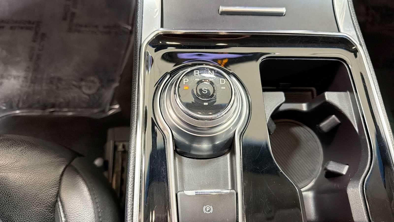 Used 2019 Ford Edge Titanium AWD/4WD image 21