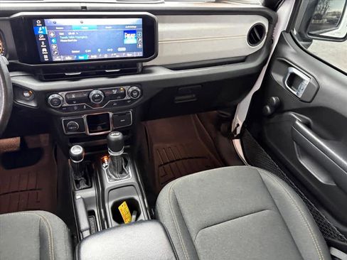 Used 2024 Jeep Wrangler Sport image 5