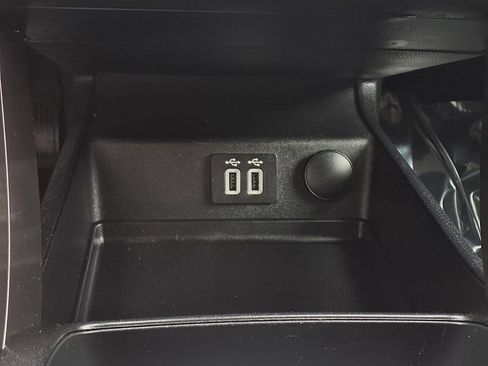 Used 2019 Ford Fusion SE FWD image 12