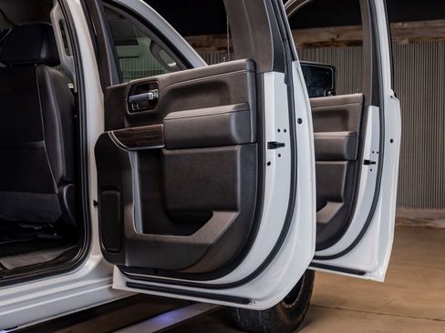 Used 2022 Chevrolet Silverado 2500 LTZ w/ LTZ Plus Package image 32