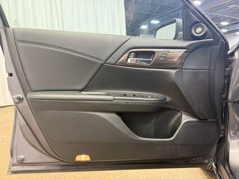 Used 2017 Honda Accord EX-L image 15