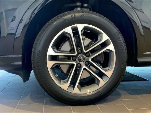 Certified 2025 Audi Q5 Premium w/ Convenience Package AWD/4WD image 9