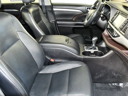 Used 2016 Toyota Highlander XLE image 42