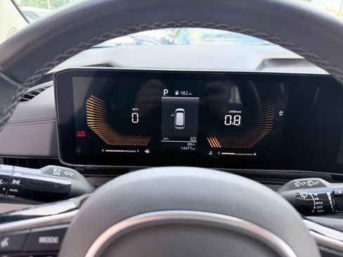 Used 2026 Kia Carnival FWD image 43