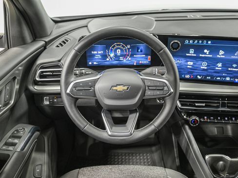 Used 2024 Chevrolet Traverse LS FWD image 16