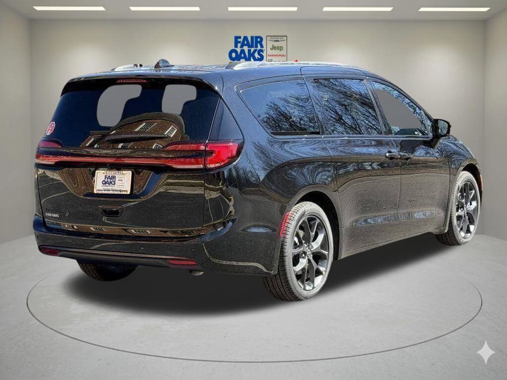 New 2026 Chrysler Pacifica Select w/ S Appearance Package FWD image 7