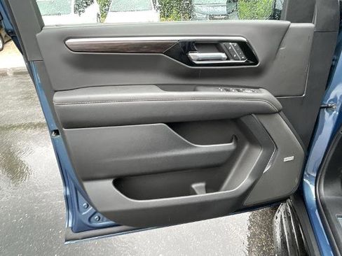 New 2025 Chevrolet Suburban Premier image 70