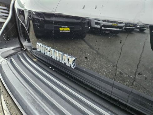 Used 2021 Chevrolet Suburban RST image 9