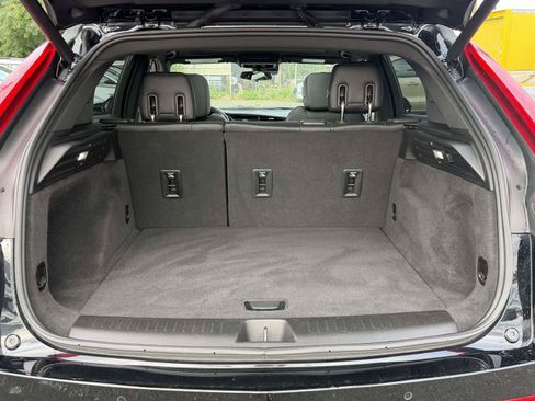 Certified 2023 Cadillac XT4 Luxury w/ Cold Weather Package AWD/4WD image 6