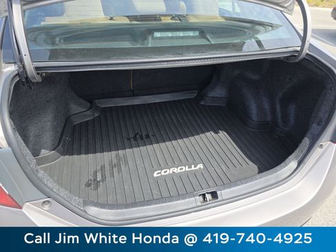 Used 2016 Toyota Corolla LE FWD image 17
