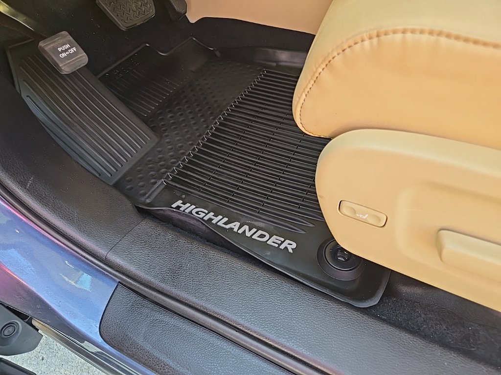 Used 2019 Toyota Highlander XLE FWD image 36