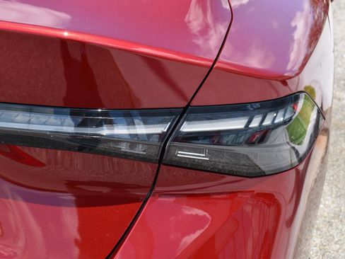 Used 2026 Nissan Sentra SV w/ SV Convenience Package FWD image 11