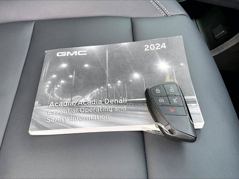 Used 2024 GMC Acadia Elevation w/ Luxury Package FWD image 12