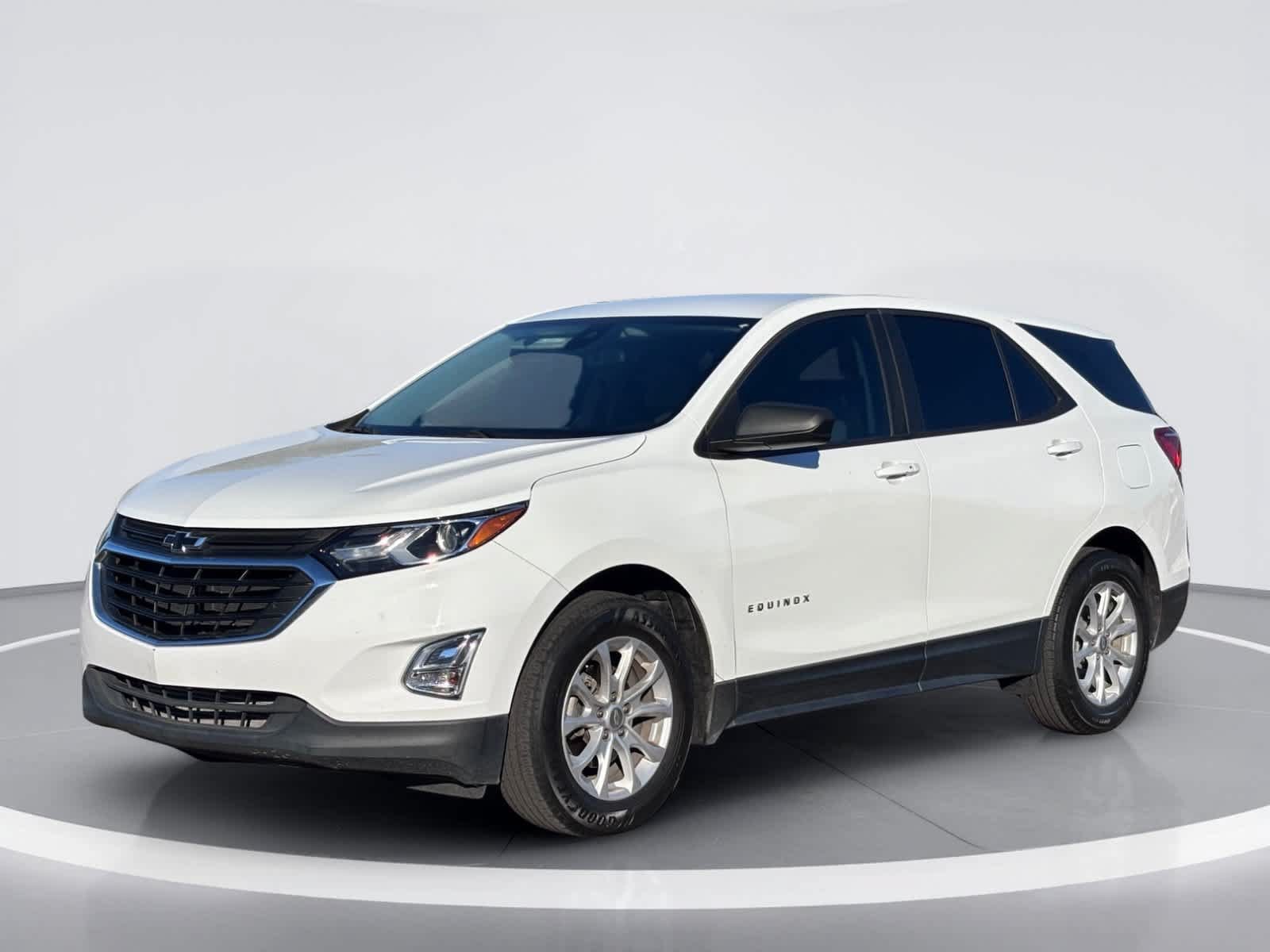 Used 2020 Chevrolet Equinox LS FWD image 2
