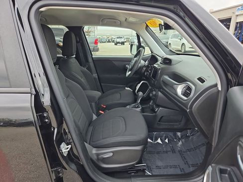 Used 2018 Jeep Renegade Latitude image 28