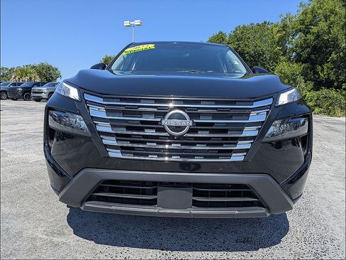 Used 2025 Nissan Rogue SV FWD image 9