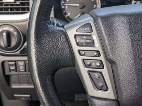 Used 2020 Nissan Titan SV w/ SV Convenience Package image 12
