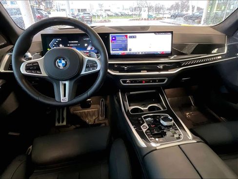Used 2025 BMW X7 M60i image 18