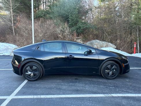 Used 2025 Toyota Prius LE image 6