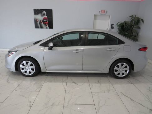 Used 2021 Toyota Corolla LE w/ Carpet Mat Package (TMS) FWD image 6