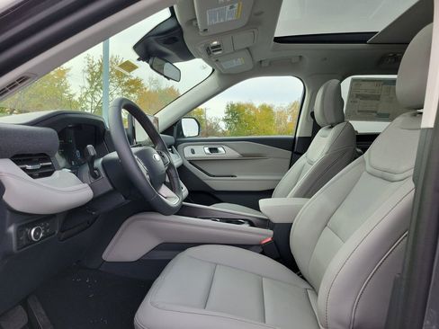 New 2026 Ford Explorer Active w/ Active Comfort Package image 16
