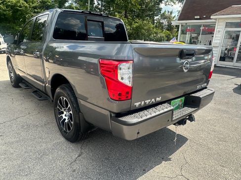 Used 2021 Nissan Titan SV w/ SV Convenience Package image 34