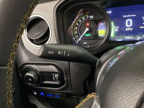 Used 2024 Jeep Wrangler Sahara image 23