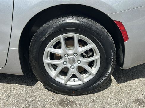 Used 2017 Chrysler Pacifica Touring FWD image 32