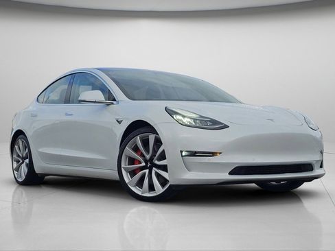 Used 2018 Tesla Model 3 image 2