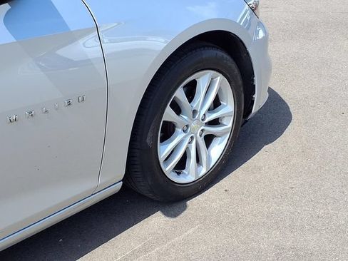Used 2017 Chevrolet Malibu LT FWD image 25