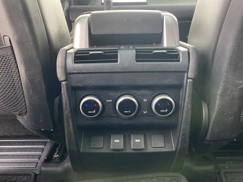Used 2023 Land Rover Defender 130 X-Dynamic SE image 32