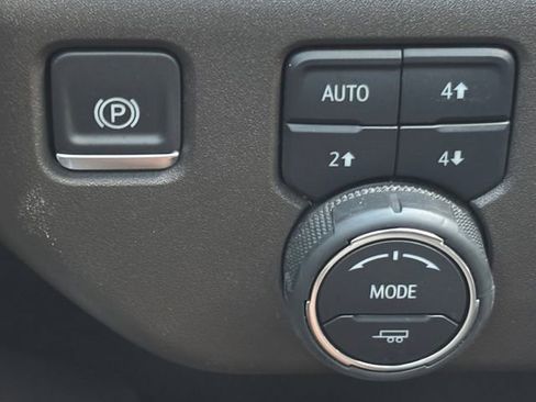 Used 2024 Chevrolet Silverado 1500 LT Trail Boss w/ Convenience Package II AWD/4WD image 32