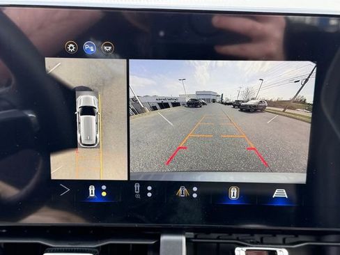 New 2026 Chevrolet Equinox LT w/ Convenience Package II AWD/4WD image 5