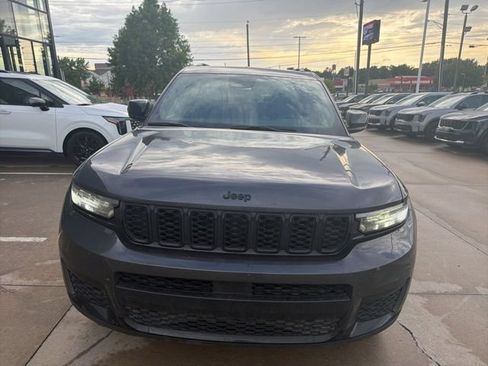 Used 2024 Jeep Grand Cherokee L Altitude AWD/4WD image 3