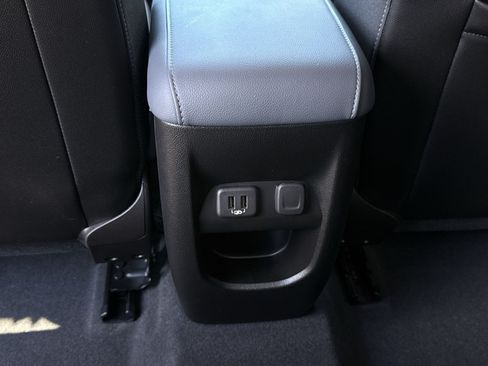 Used 2022 Chevrolet Colorado Z71 AWD/4WD image 24