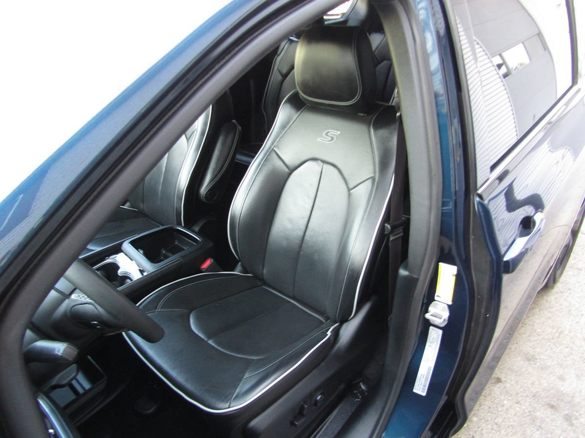 Used 2025 Chrysler Pacifica Limited FWD image 27