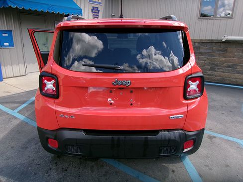 Used 2017 Jeep Renegade Latitude w/ Cold Weather Group image 4