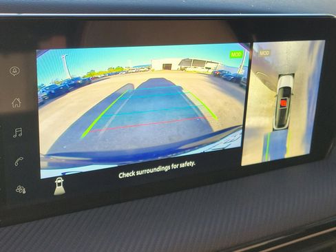 Certified 2025 Nissan Kicks SR image 27