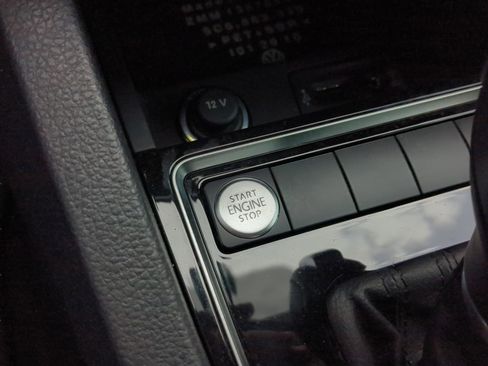 Used 2017 Volkswagen Jetta SEL FWD image 15
